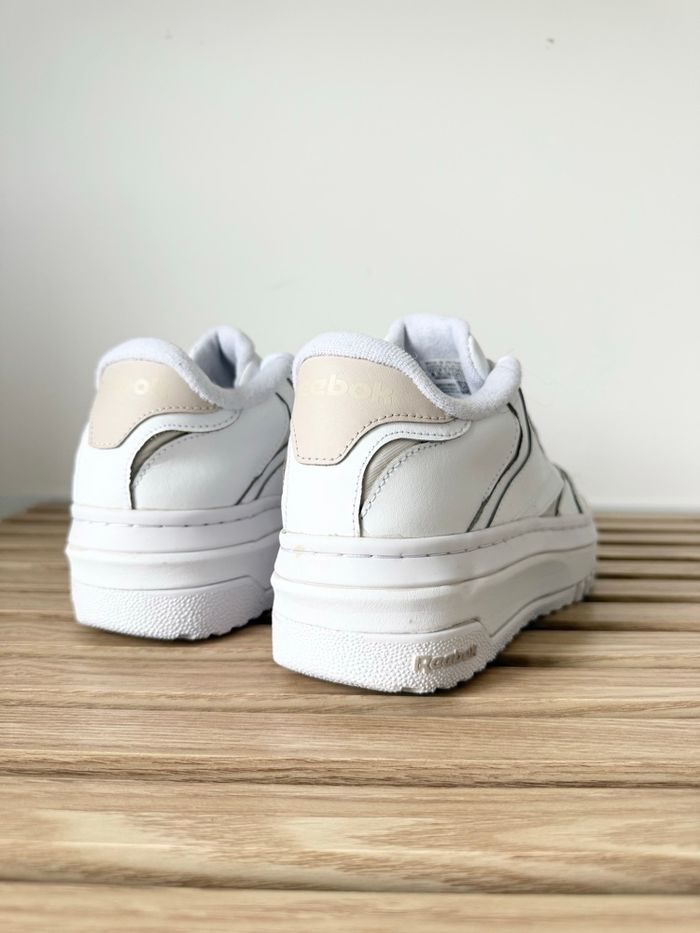 Baskets   Reebok -  Modèle Club C - Pointure  38,5 - Comme Neuves - photo numéro 3