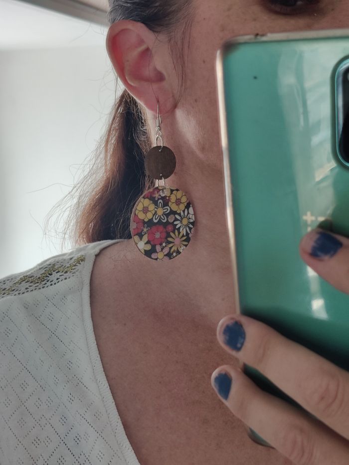 Boucles d'oreilles fleurs bois neuves - photo numéro 2