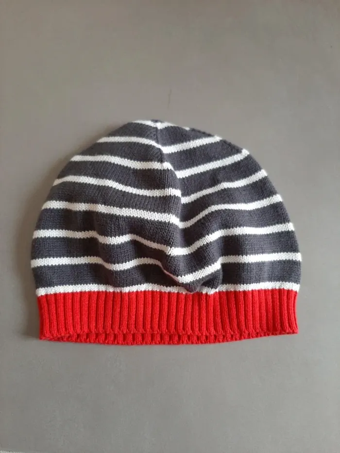 Bonnet DPAM 6-8 ans neuf