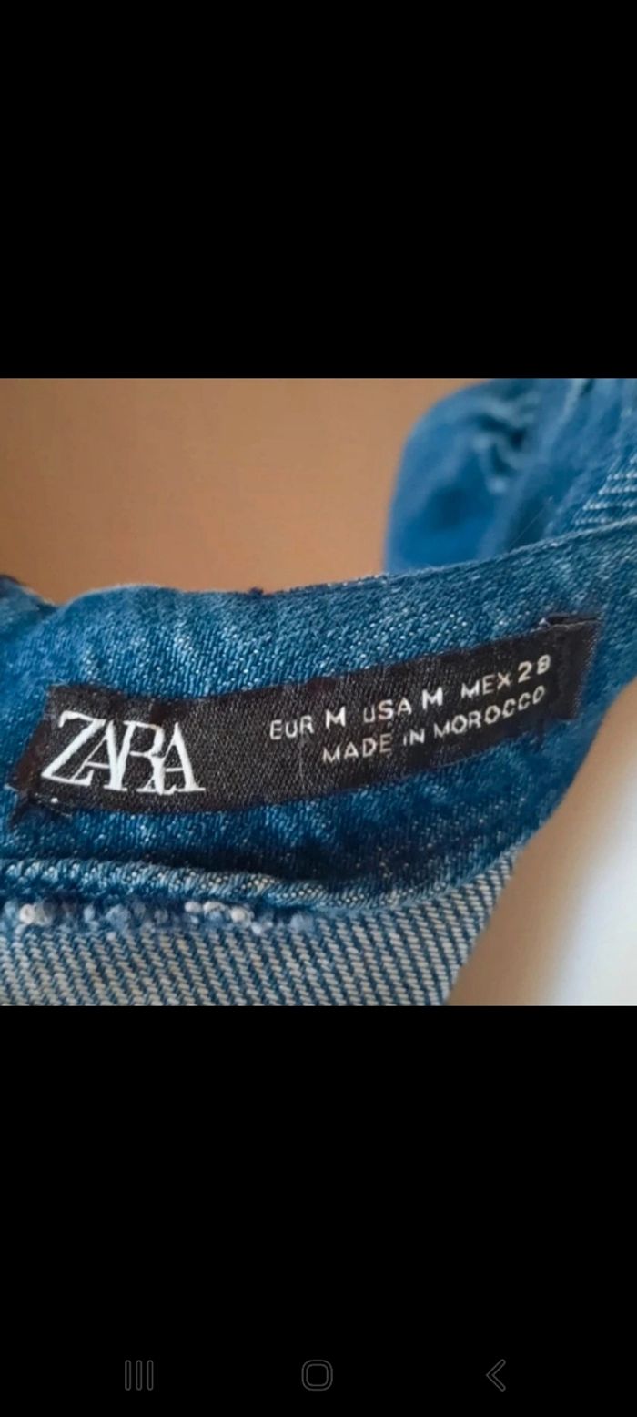 Robe en jean prêt du corps avec manches 3/4 ballons de chez Zara