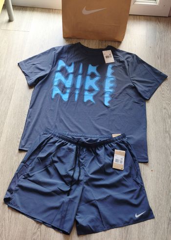 Lot Nike running XXL rare deux t-shirt + un short tout est authentique et neuf avec étiquette