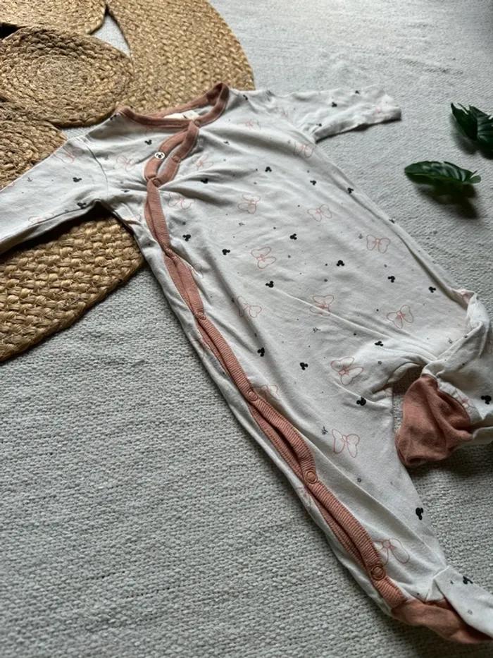 Pyjama 1 pièce Minnie – Fin – Très bon état – Taille 56 cm - photo numéro 3