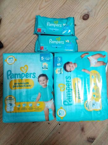 Lot 66 couches pampers premium protection taille 5 et lingettes pampers 