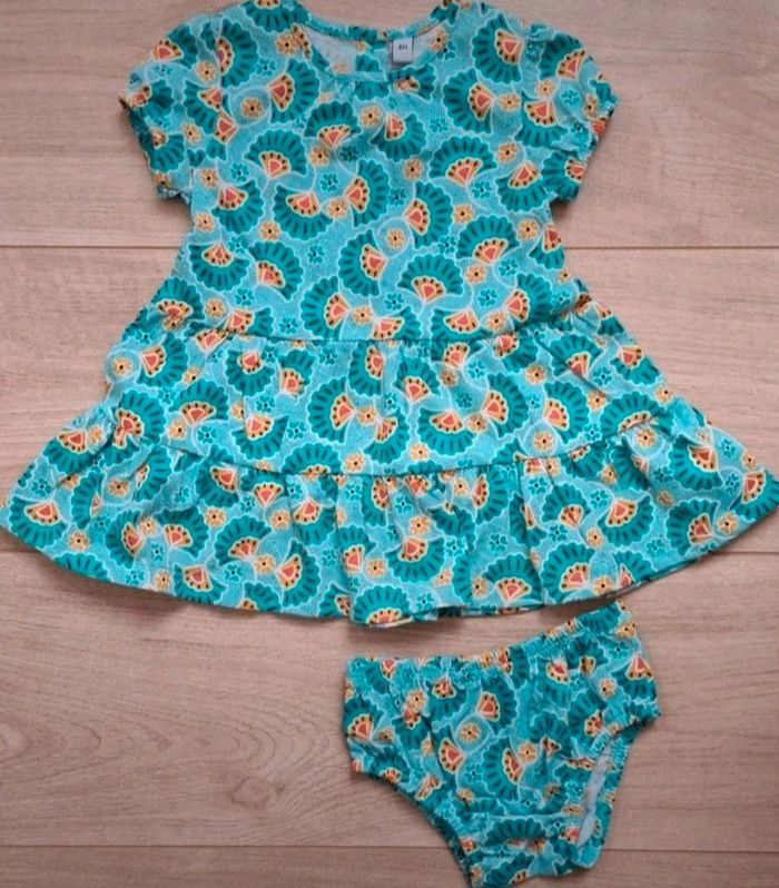 Robe 6 mois neuve