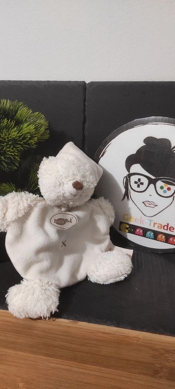doudou ours baby nat blanc bonnet nuit  croix  rond marron Câlin Crème Beige