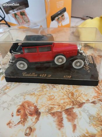 Figurine de Cadillac 452 A