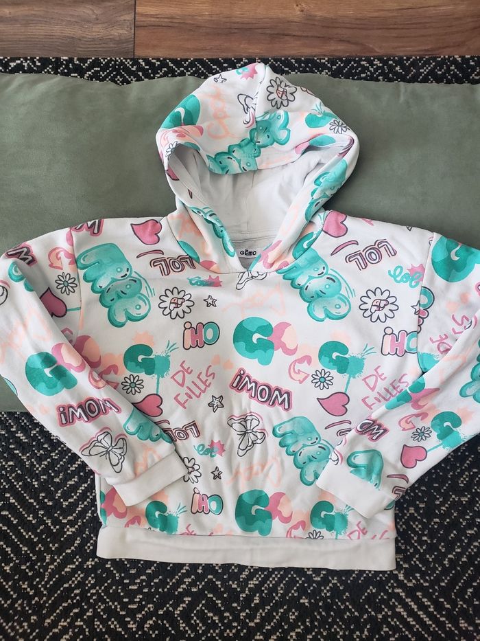 Sweat fille 8 ans gemo  très bon état