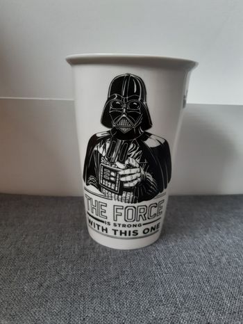 Tasse Star Wars Dark Vador : The force is strong with this one