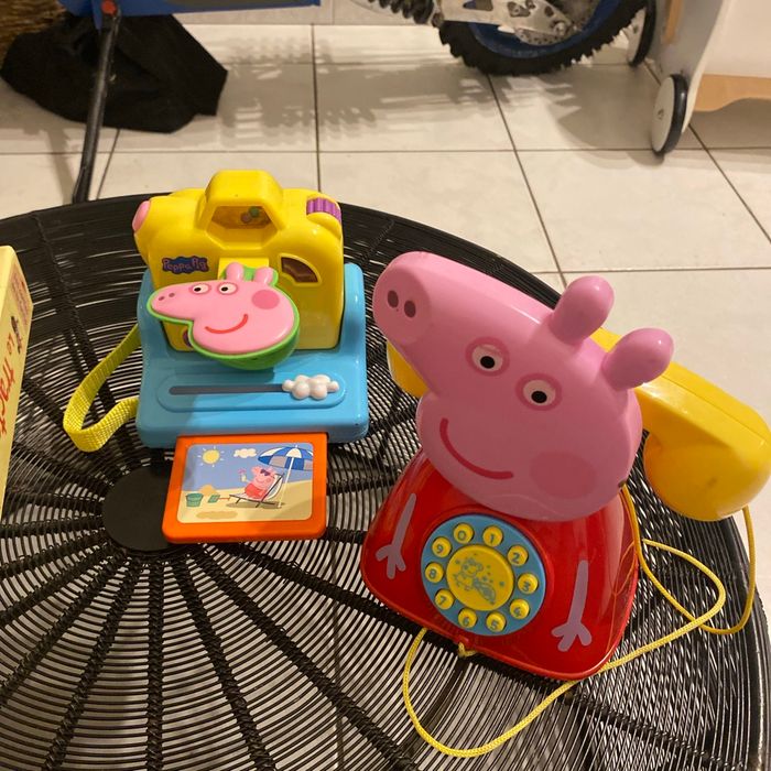 Lot téléphone et appareil photo peppa  piG