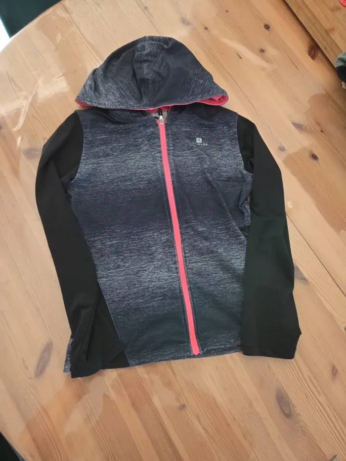 Veste de sport a capuche
