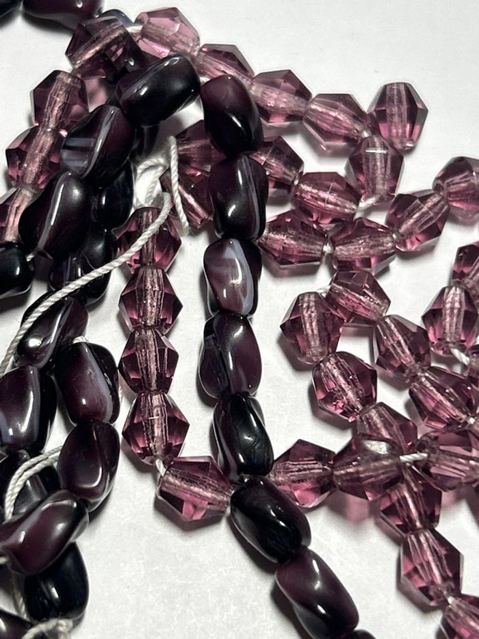 A766, 2 fils de perles anciennes en verre violet/aubergine - photo numéro 4