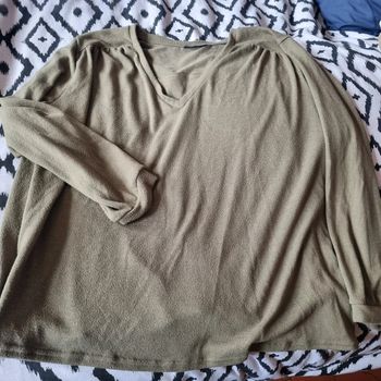 Pull kiabi jamais porté sans étiquette vert kaki 3xl col v