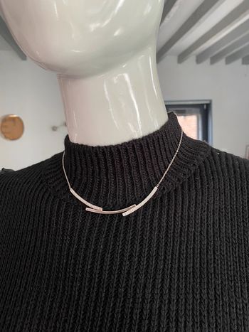 Collier original avec poinçon