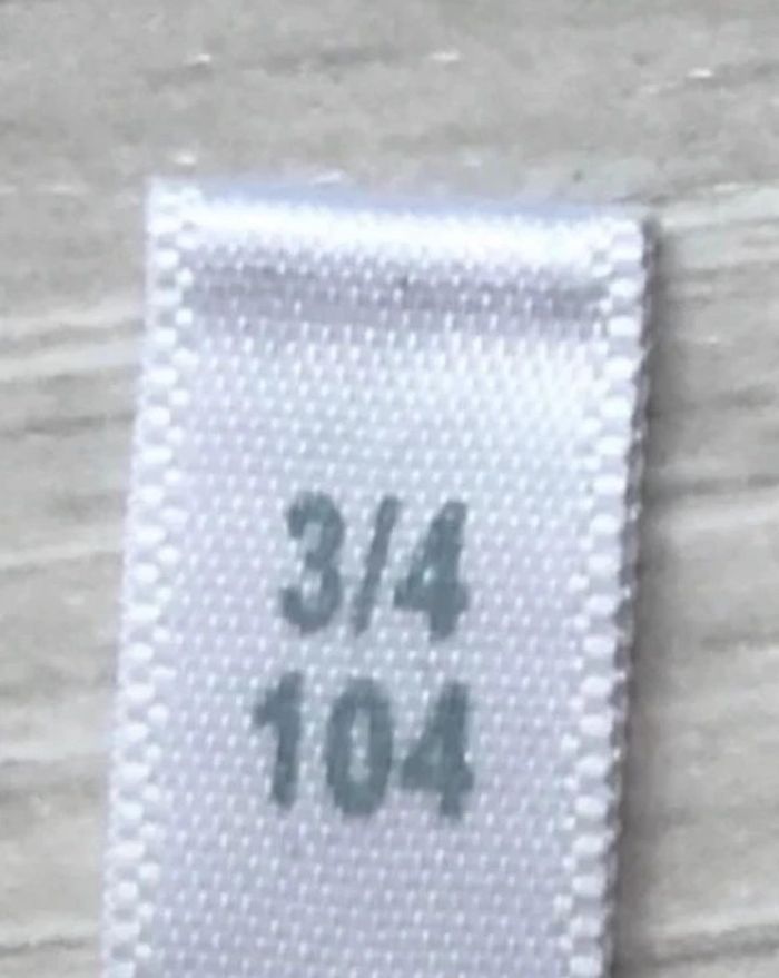 TEE shirt manche longue 4 ans petit défaut - photo numéro 2