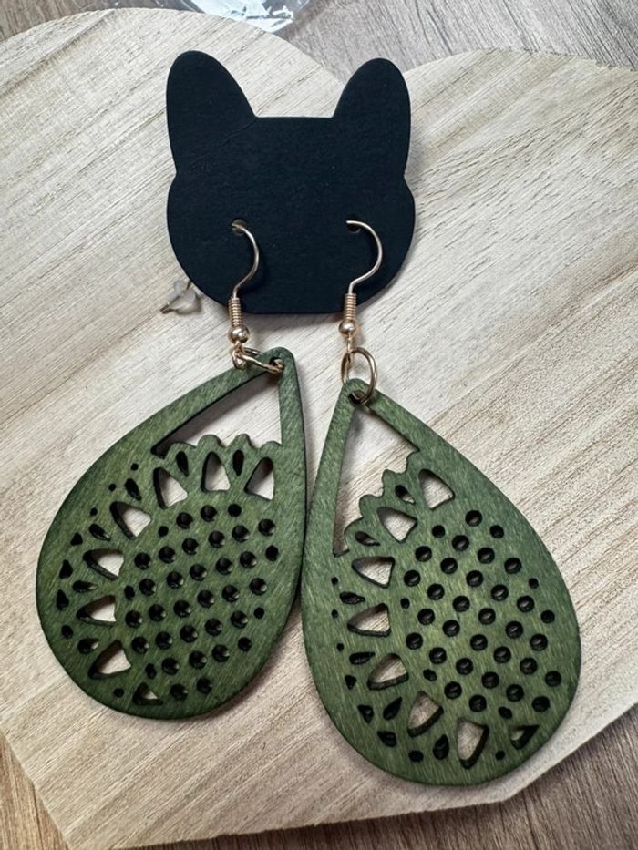 Paire de boucles d’oreille verte - photo numéro 2