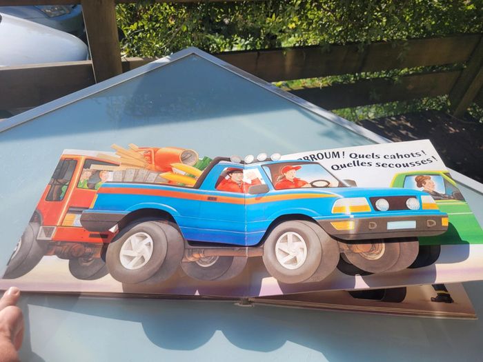Superbe livre Pop-up Vrrroum! Mango jeunesse, À chaque page, un camion surgit! 62 - photo numéro 9