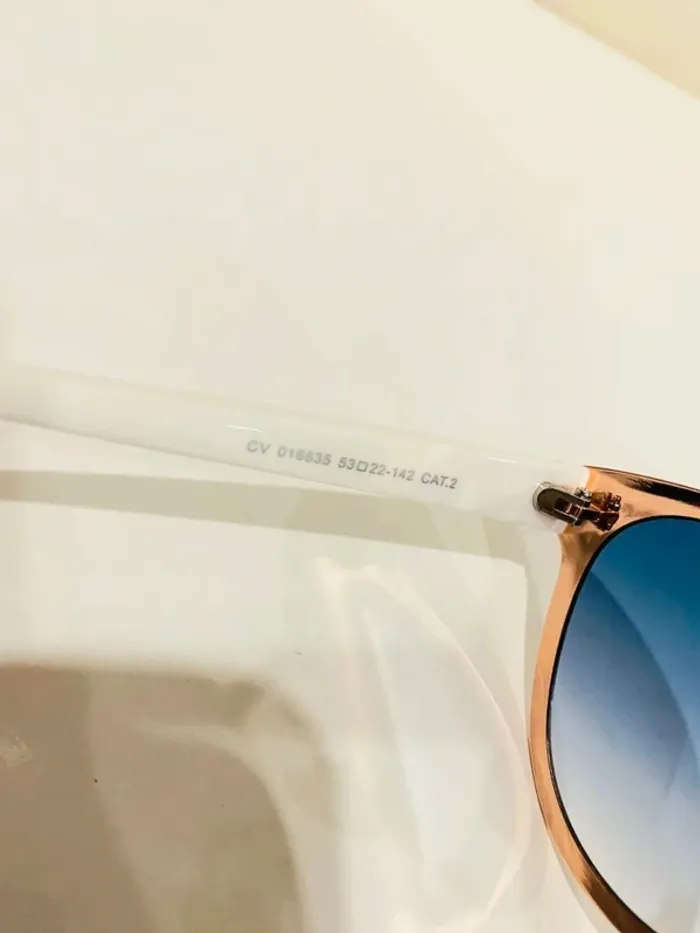 Lunette de soleil femme blanche et dorée verres bleus dégradés UV protection catégorie 2 - photo numéro 5