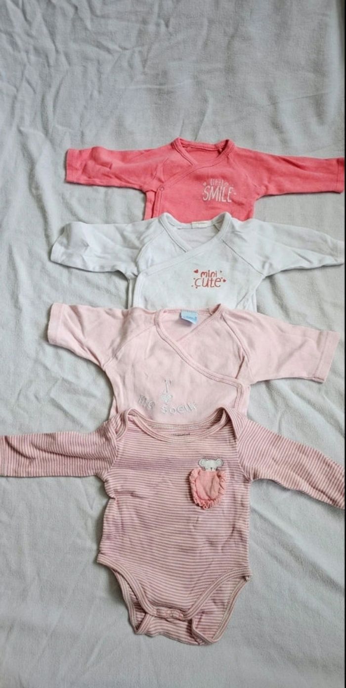 Lot de 4 bodies de 3 mois