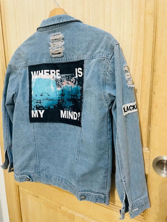 Veste en jean destroy customisée “Where is my mind?” originale, bleu clair - taille S - photo numéro 15
