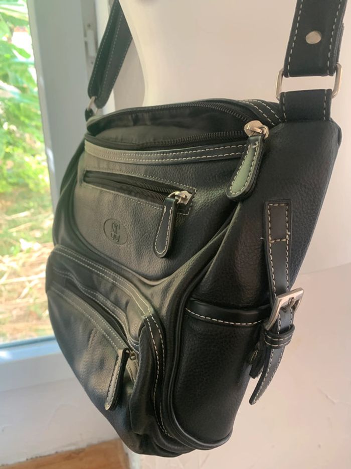 Sac à main noir très bon état - photo numéro 3