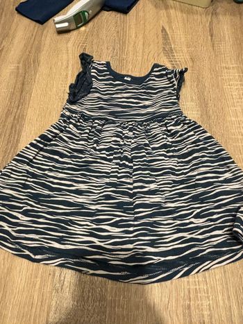 Robe bleue et blanche