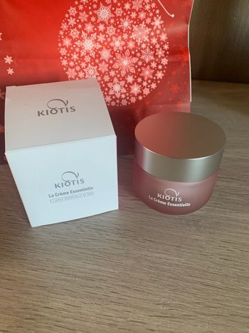 Le lot crème essentielle et masque à l huile essentielle de rose