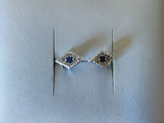 Boucle d'oreille poinçon losange avec perle bleue - photo numéro 3