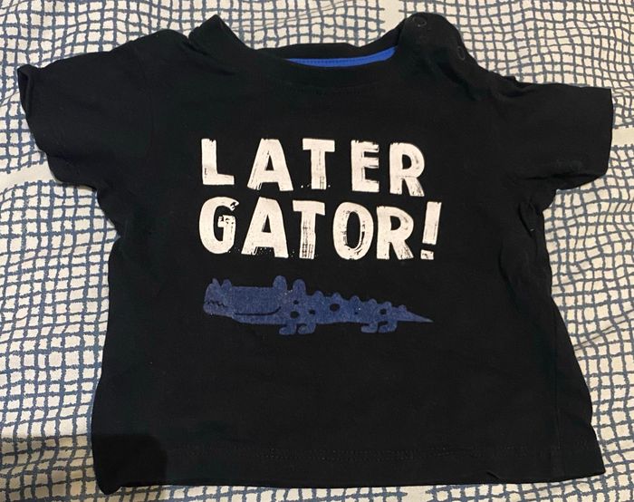 Tee-shirts bleu marine et noire