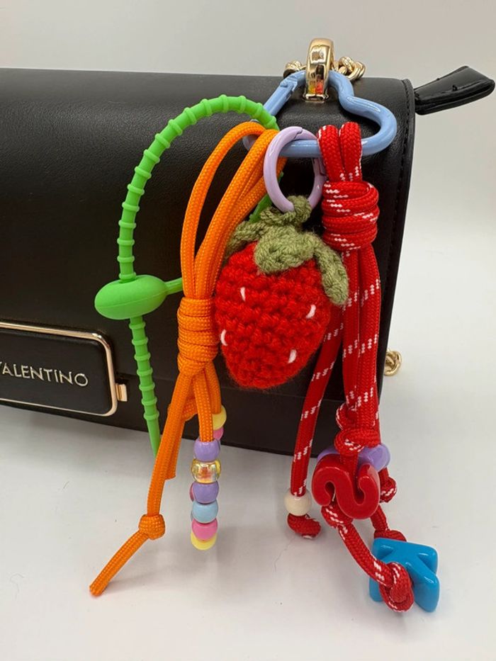 Grigri bijou de sac fraise