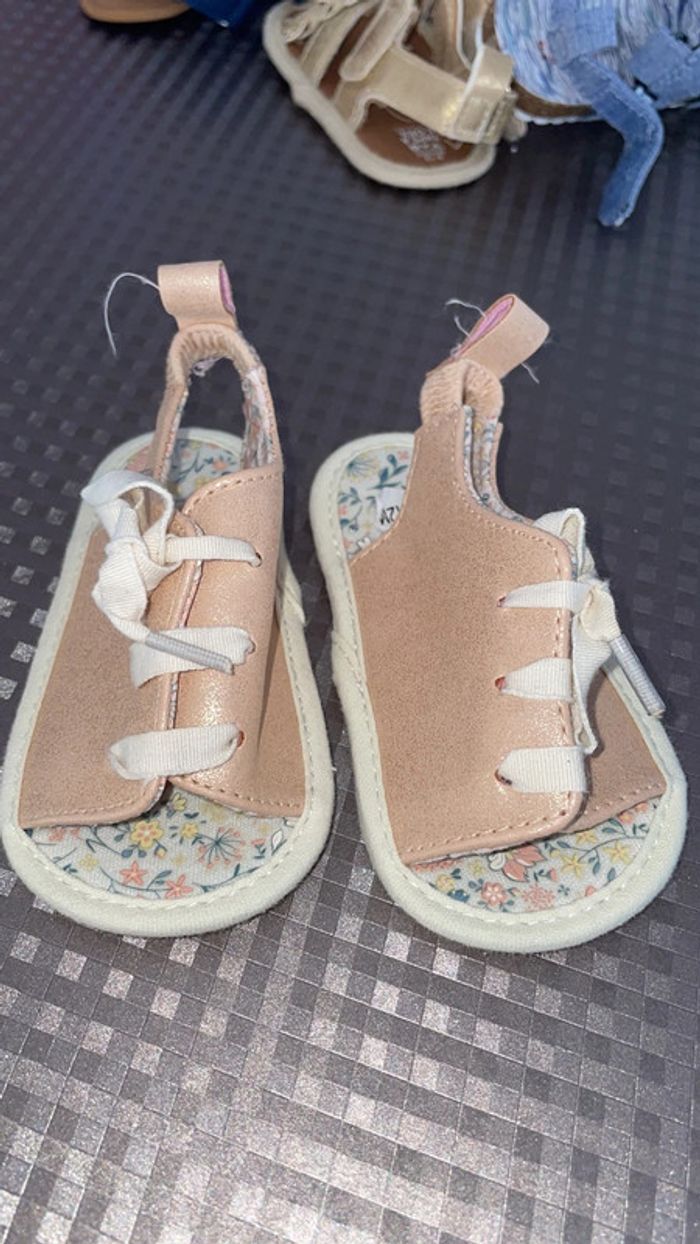 Chaussure style claquette / sandale 9/12 mois