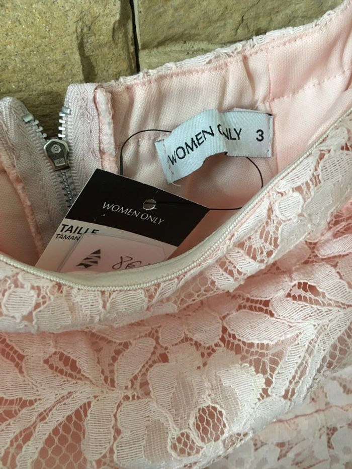 *Robe bustier rose taille 3. - photo numéro 2