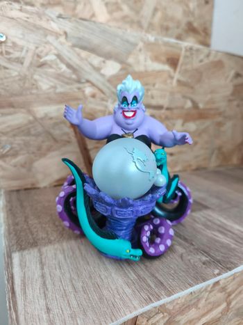 Disney Store Japon Collection Disney Story   Les Méchants de Disney  Ursula avec Flotsam & Jetsam