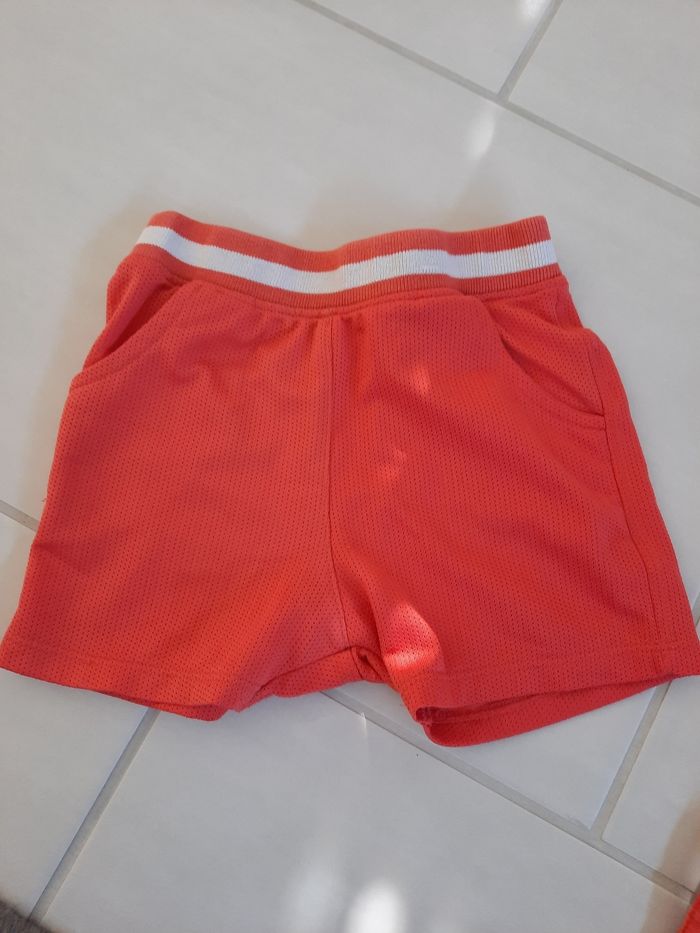 Lot 3 shorts et 1 t-shirt - photo numéro 4