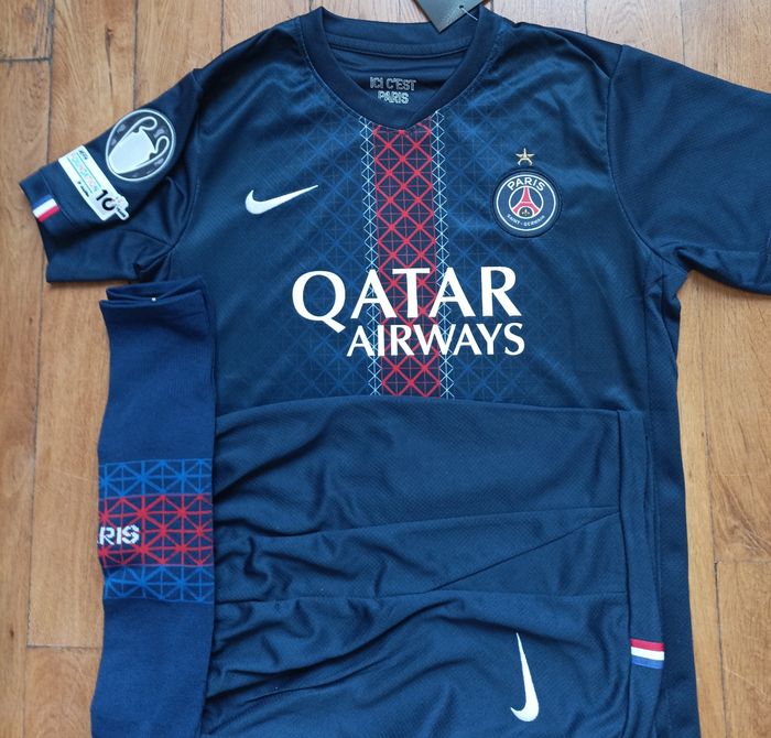 Tenue Doué PSG taille 12 ans BLEU domicile 2026 avec patch - photo numéro 2