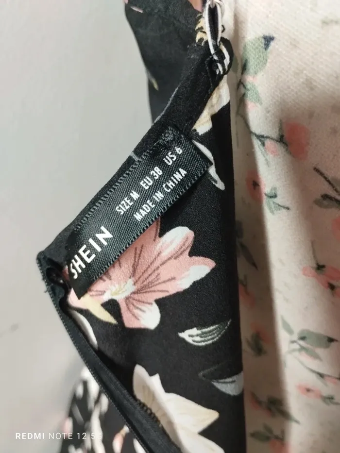 Jolie robe fleurie taille M - photo numéro 7