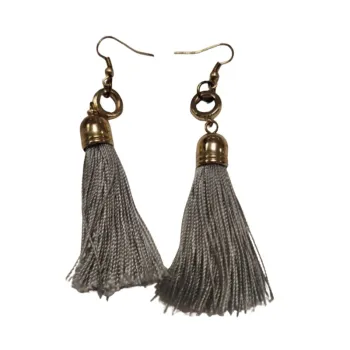 Boucles d’oreilles pompons gris métal doré style bohème chic légères BO02