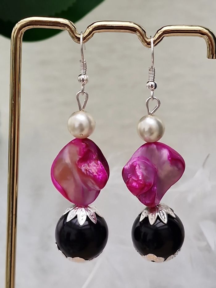 Boucles D'oreilles Perles Noir Et Blanc Perles Coquillage Fuchsia - photo numéro 3
