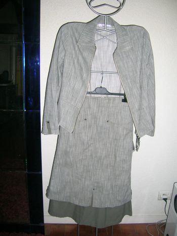 Ensemble gris clair et kaki "Affinités Armand Thiery" T.36 neuf