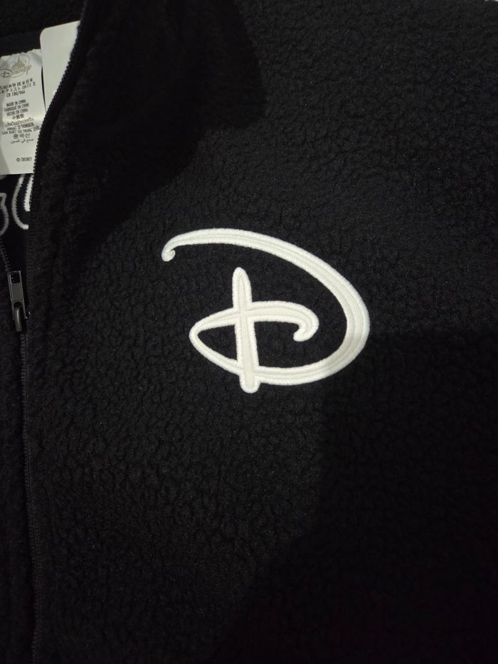 Veste sherpa Polaire logo ©️ Disneyland Paris✨️ taille M + 1 goodies Disney offert - photo numéro 5