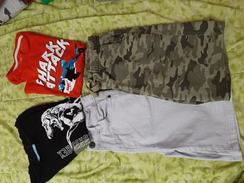 lot de 2 ensembles short + t shirt 6 / 7 ans