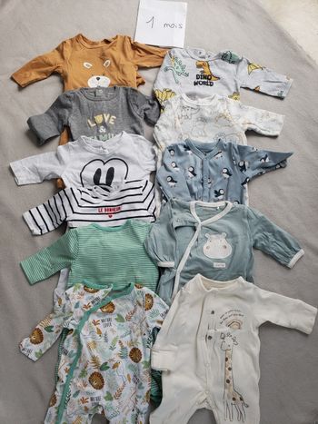 Lot vêtements 1mois