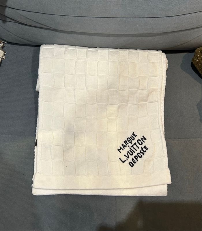 Bonnet et écharpe Lv - photo numéro 4