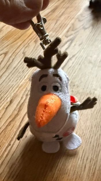 Porte clé plat peluche musical olaf neuf