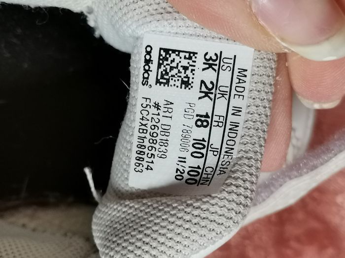 Basket blanche Adidas taille 18 unisexe - photo numéro 10