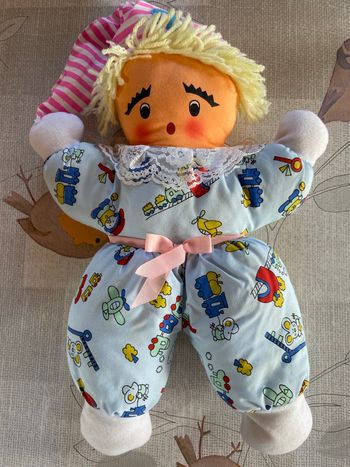 Peluche poupée bleue