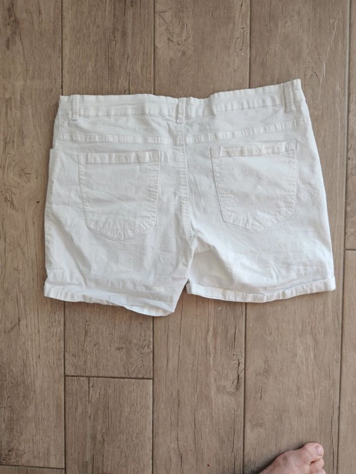 Short en jeans blanc taille 44 - photo numéro 4