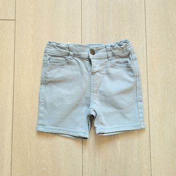 Très beau short en jeans bleu. Garçon 3 ans. Marque Kiabi