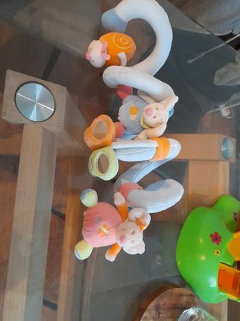 Accroche poussette lit