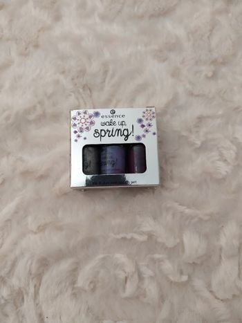 Essence Wake Up Spring! Tie and dye nail polish set