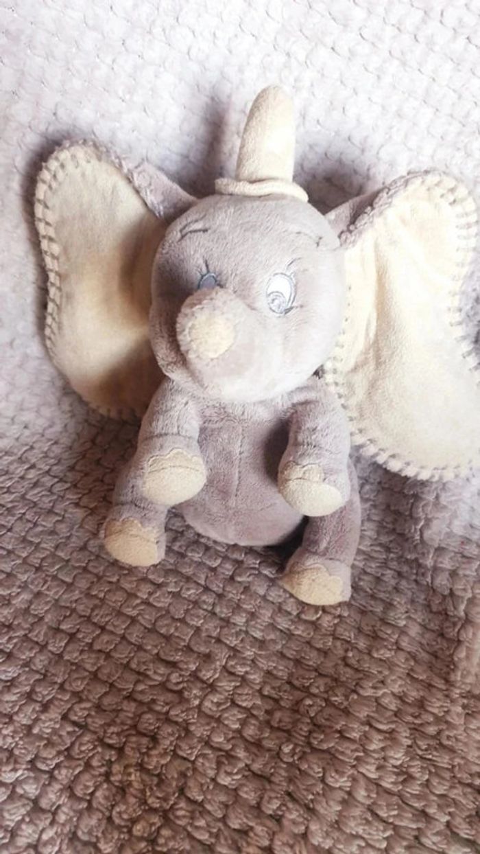 Peluche dumbo.